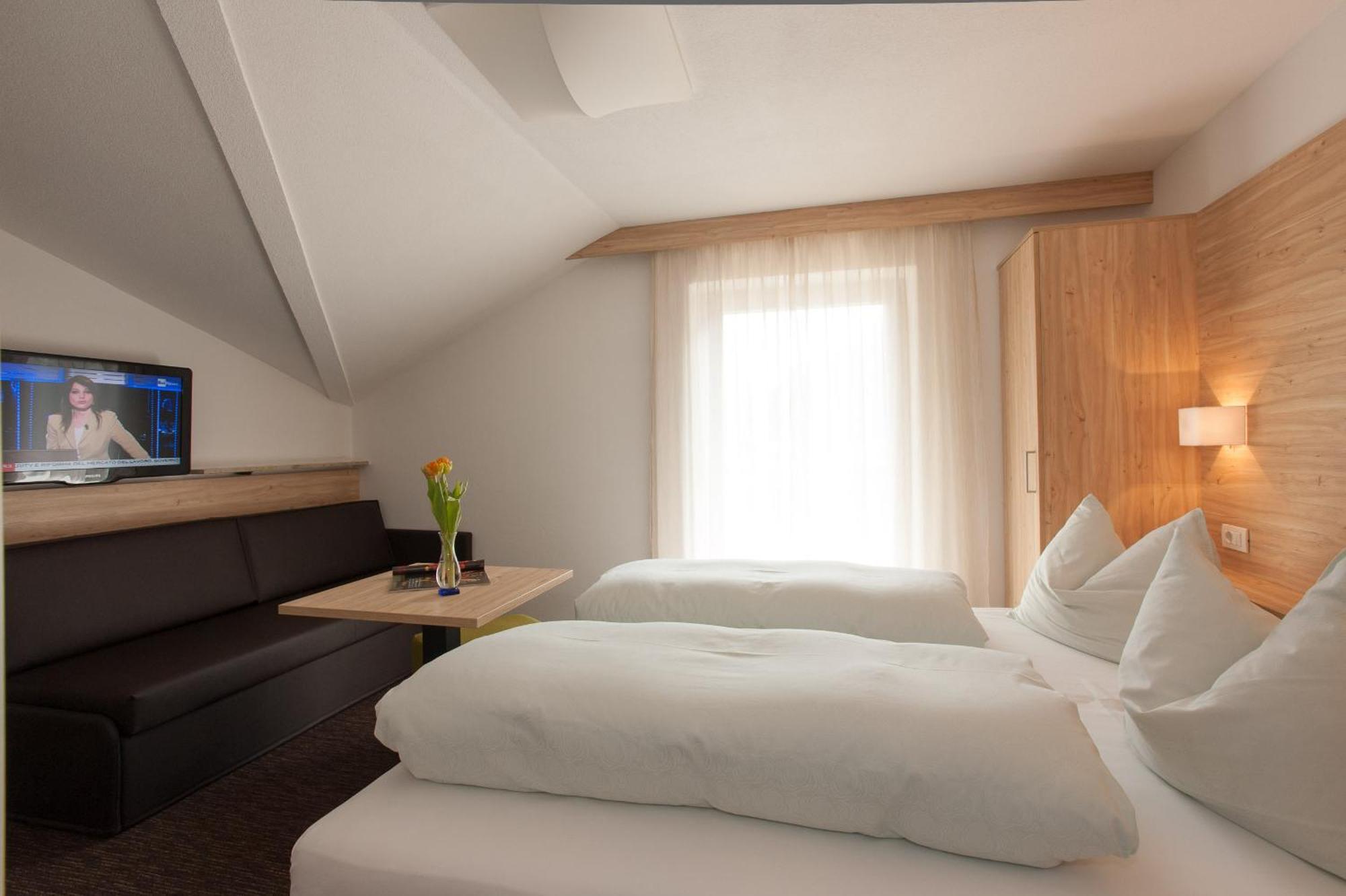 Hotel Stifter Lutago Exterior photo